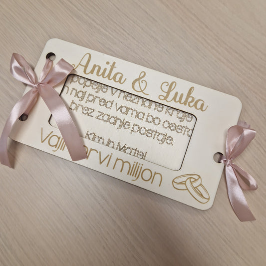 Lesena čestitka Vajin prvi milijon