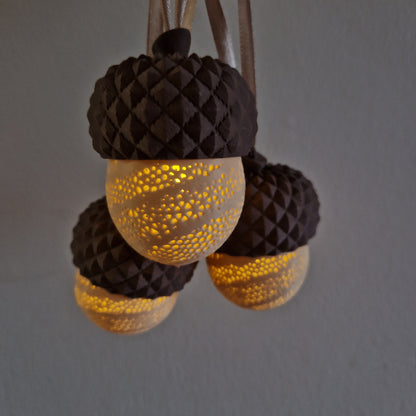 Obesek želod (LED lučka)
